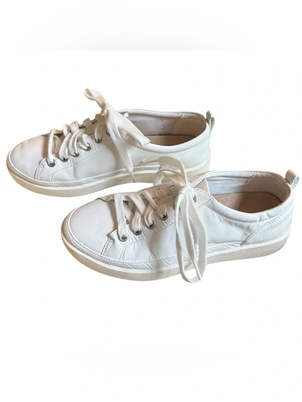 Vionic Winnie Leather White Low-Profile Lace-Up Sneakers